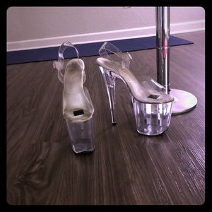 Flamingo clear pleasers! Size 9